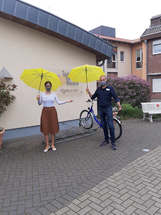 Ein Bild, das Gebäude, sitzend, Fahrrad, Ziegelstein enthält.

Automatisch generierte Beschreibung