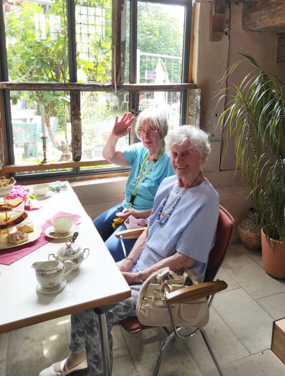 Seniorenwohngemeinschaft besucht Café am Kirchplatz 5