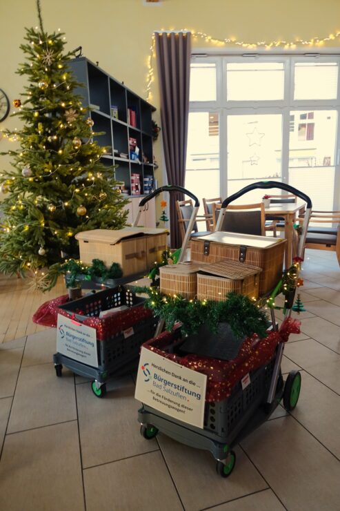 Aufmerksamkeit und Zuwendung im Pflegealltag: Bürgerstiftung Bad Salzuflen fördert Betreuungswagen für das Stift zu Wüsten🍀 5