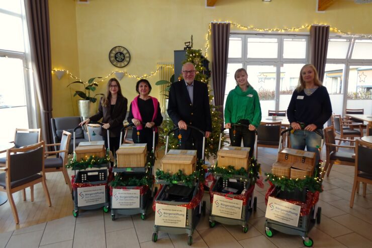 Aufmerksamkeit und Zuwendung im Pflegealltag: Bürgerstiftung Bad Salzuflen fördert Betreuungswagen für das Stift zu Wüsten🍀 1