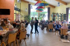 Seniorenwohngemeinschaft besucht Café am Kirchplatz 4