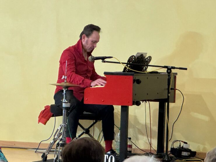 Boogieman Vito erobert gemeinsam mit einem Tanzpaar die Bühne 🕺💃🎹 4