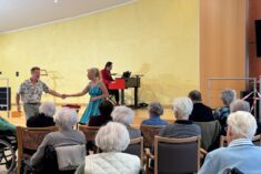 Boogieman Vito erobert gemeinsam mit einem Tanzpaar die Bühne 🕺💃🎹 1