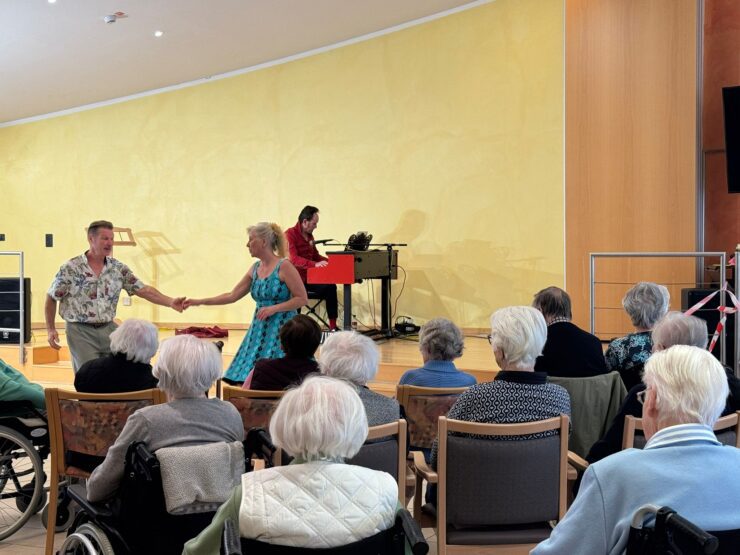 Boogieman Vito erobert gemeinsam mit einem Tanzpaar die Bühne 🕺💃🎹 1